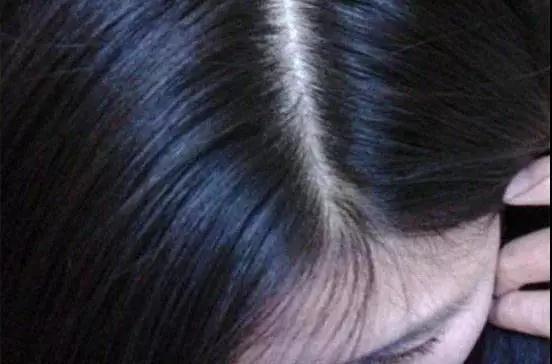 能让头发乌黑靓丽的洗发用品,用什么洗发水能让头发浓密乌黑