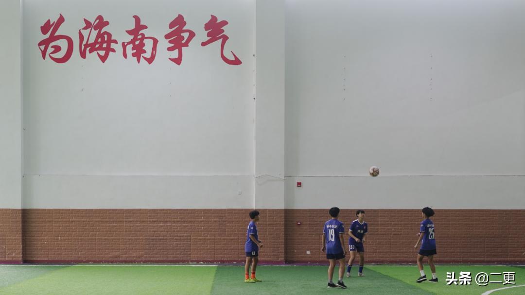 不要小看每个踢足球的女孩,踢足球的女孩有出息吗