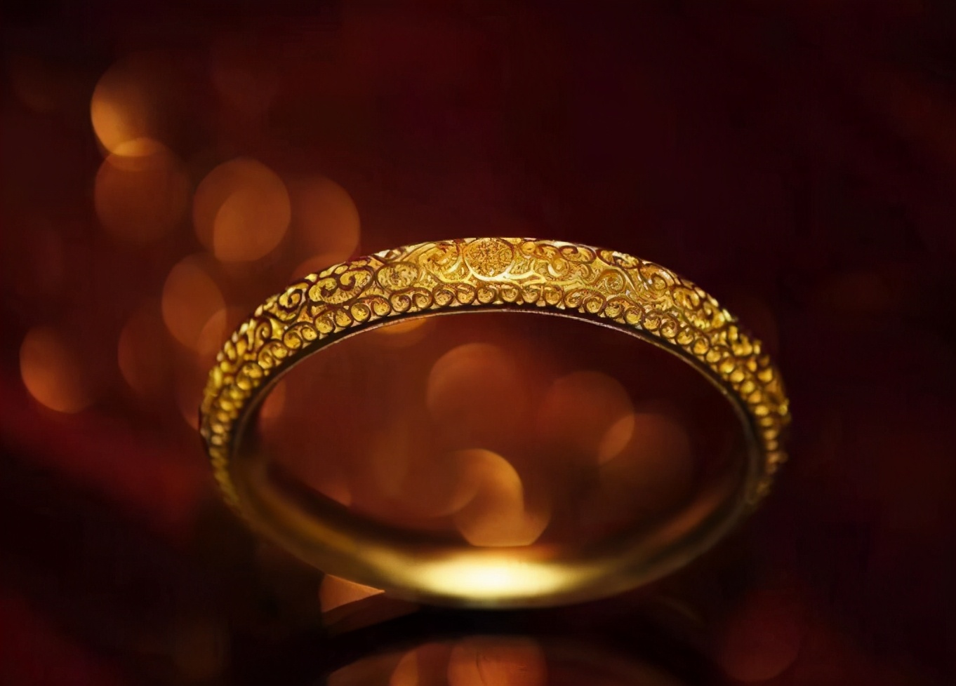 100克推拉手镯和100克古法手镯对比,买手镯古法的好还是普通的好