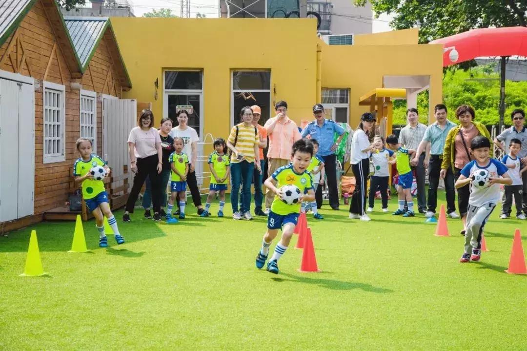 足球特色示范幼儿园,幼儿园足球文化特色简介