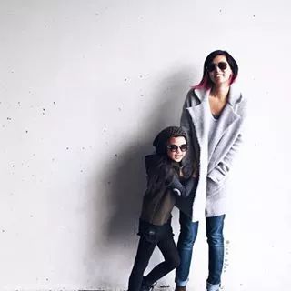 9岁小姑娘滑板视频,9岁滑板女孩