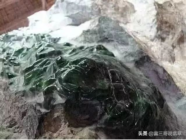 翡翠原石八大场口的原石图片,不懂这些千万别玩翡翠原石