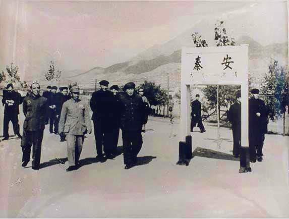 泰山的毛主席著名诗词石刻，伟大领袖的“泰山缘”