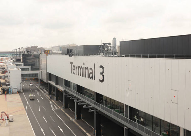 各国观光客在日本成田机场的好玩新发现!可不只是座机场