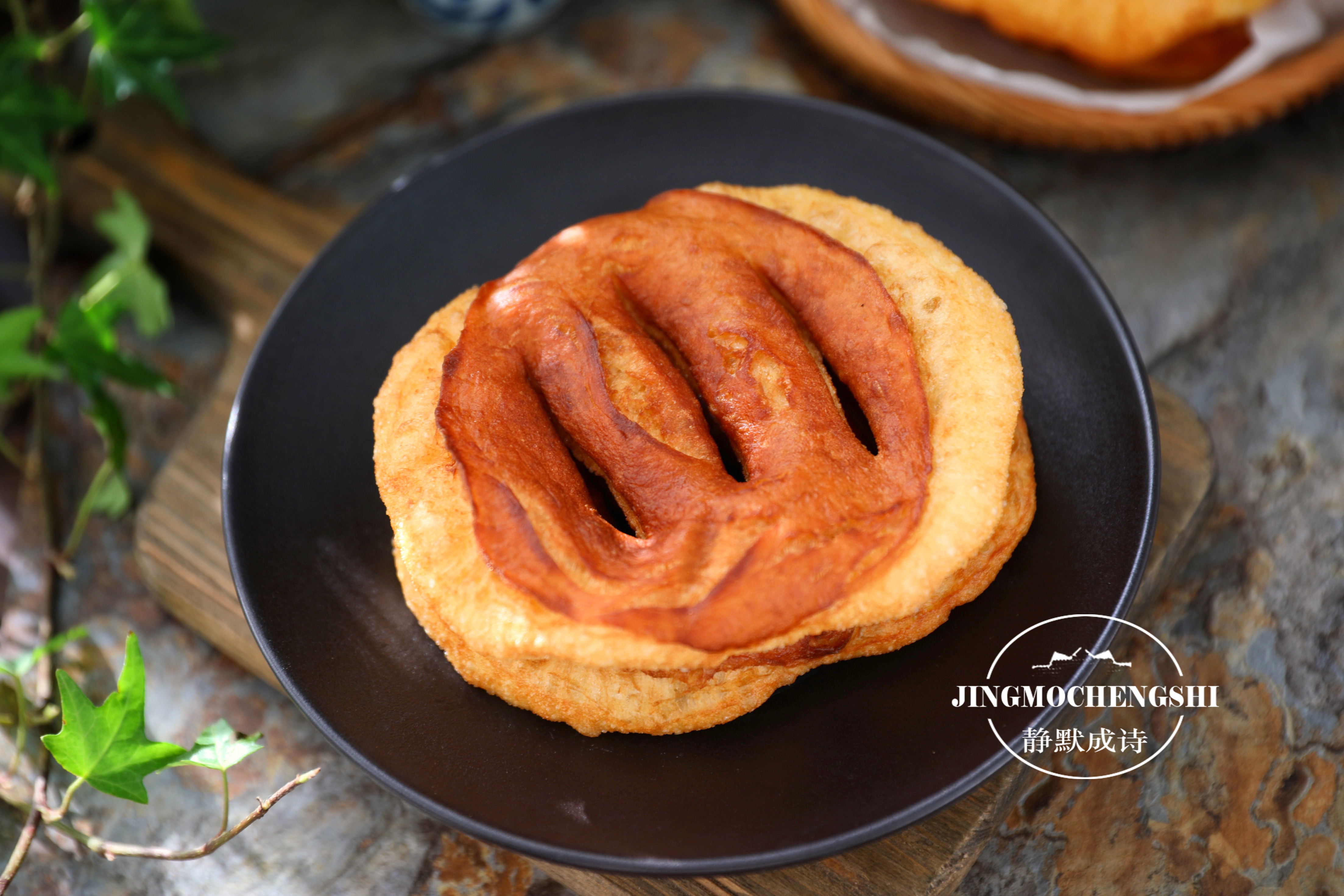 糖油饼怎么做又软又好吃又简单,早餐老北京糖油饼做法大全视频