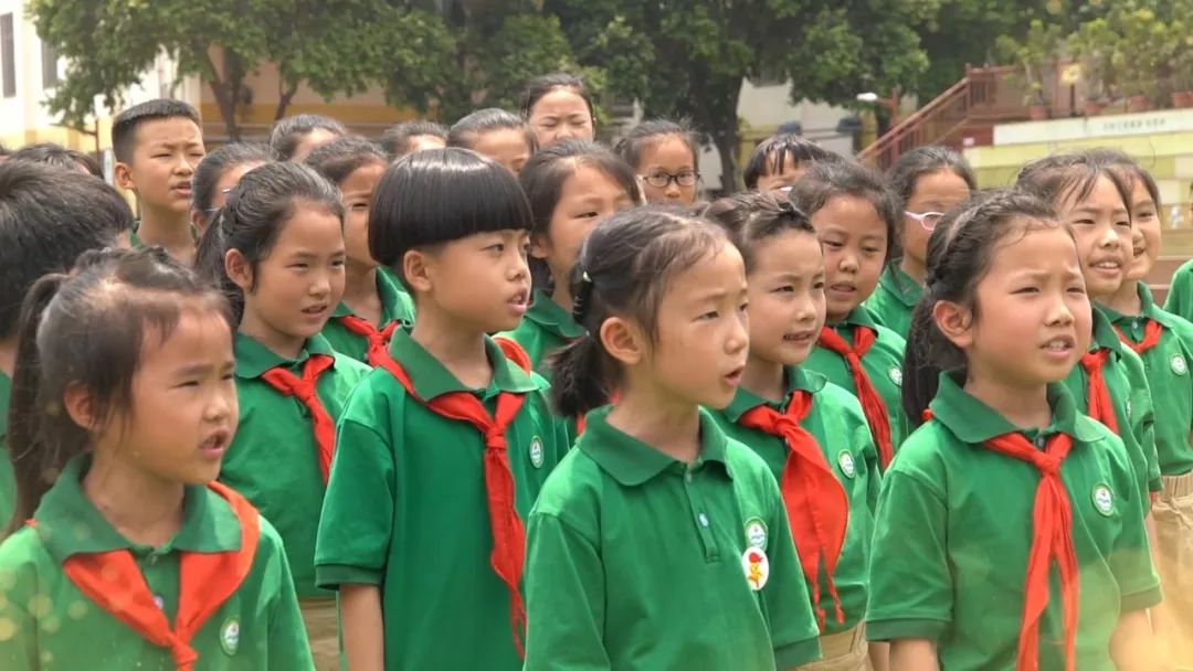 校园快闪歌曲完整版成都,快闪最感人的校园歌曲