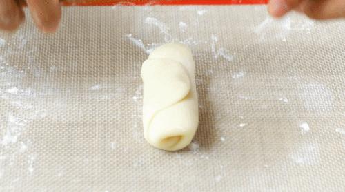 如何用烤箱烤芝麻烧饼,老北京麻酱芝麻烧饼的烤箱做法