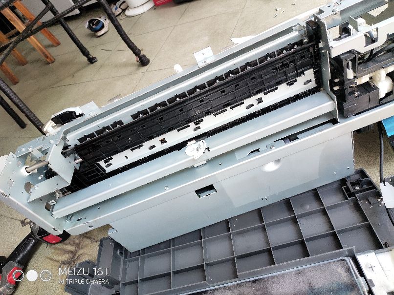 爱普生l1300进纸一点就显示卡纸,爱普生l1300打印歪斜卡纸