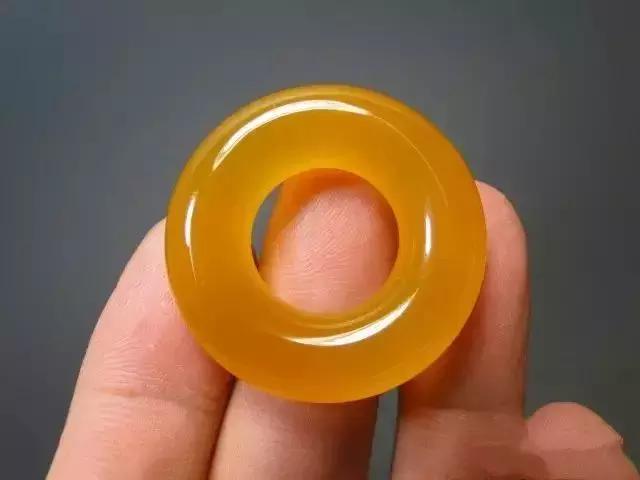 翡翠玛瑙玉髓碧玺区别,玛瑙和玉髓的区别哪个值钱