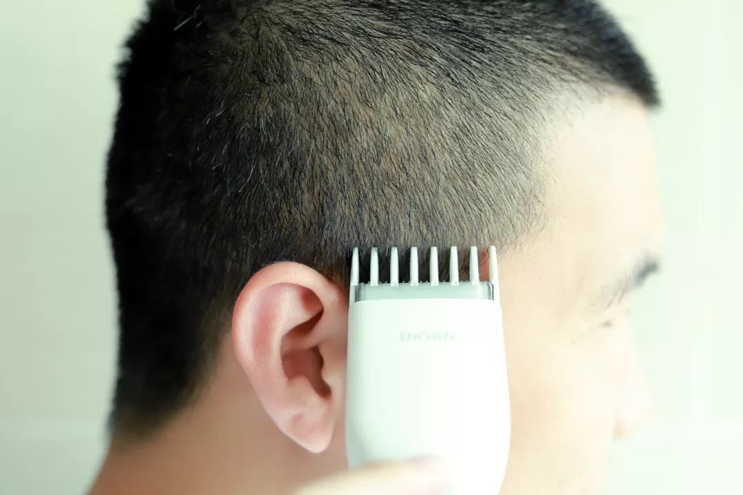 这月的烟钱全靠它了！剪一次就回本的陶瓷刀头理发器