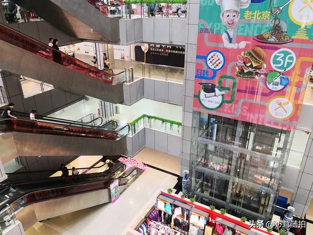 随拍转型后的百荣，店主问：你打算拿多少货？我说我只买一件