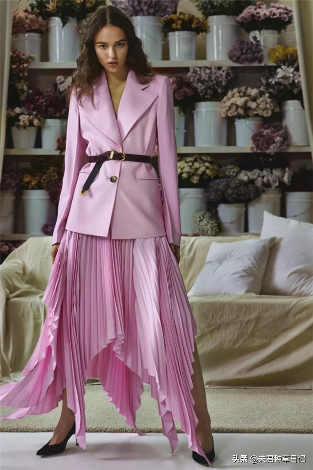 早秋时尚新款减龄气质百褶裙显瘦,洋气上档次冬天百褶裙穿搭女装