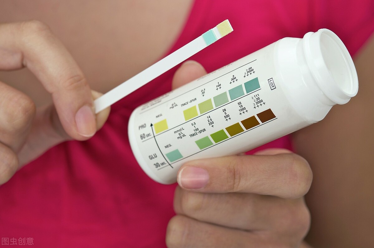 慢性肾衰竭一般几期会出现尿蛋白,早期发现肾病信号避免肾衰来临