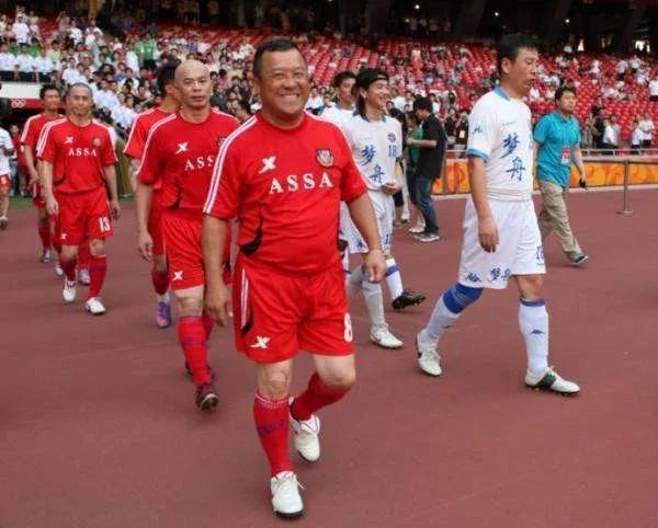 曾志伟足球生涯,曾志伟职业足球运动员