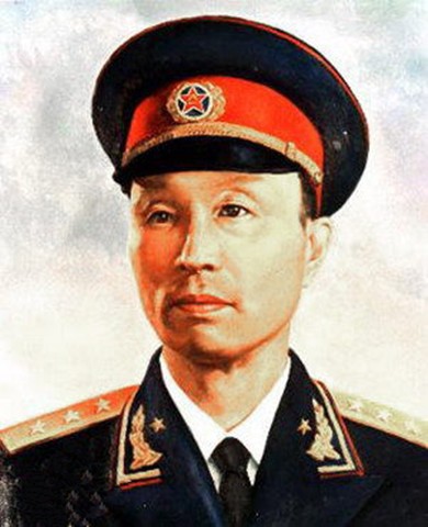 开国上将回故乡,看到警车封路并且隔开群众,怒问:耍什么排场?