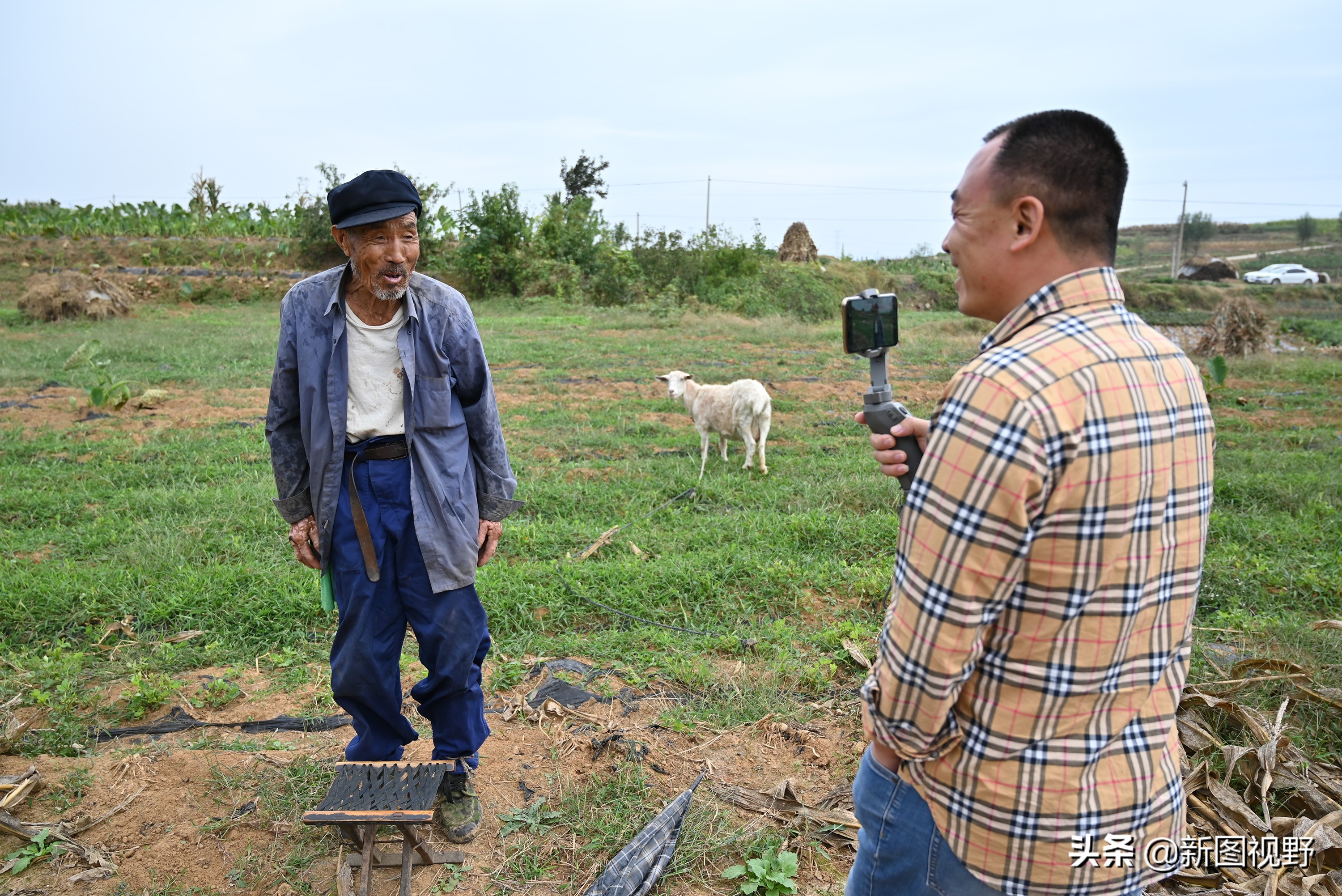 男子返乡拍短视频创业，3个月卖出10万元土货，带火了农村大集
