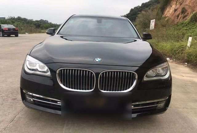 买宝马7系跑婚车，晒出账单让亲戚羡慕：4年回本，比上班还挣钱