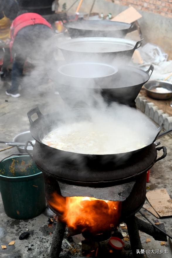 新春流动宴席一条龙服务,春节打工人返乡热潮