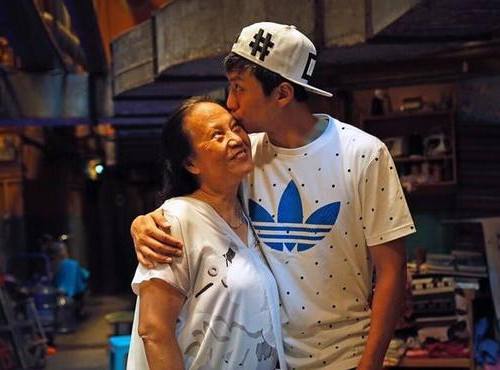 百亿影帝，执迷于用笑温暖世人；霸道总裁，为爱情和家庭甘做忠犬