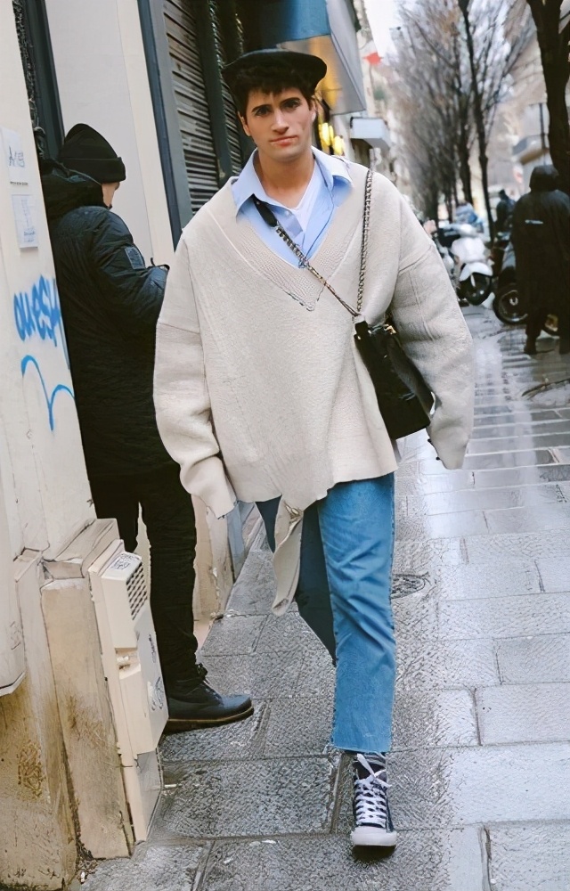 男人，想要在秋冬帅酷出场，怎么能少了一款经典实用的马丁靴？