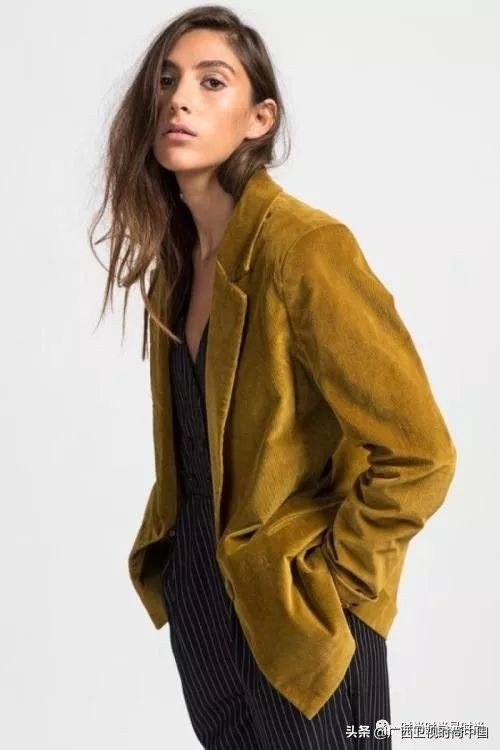 男灯芯绒裤子的搭法,灯芯绒中款穿搭