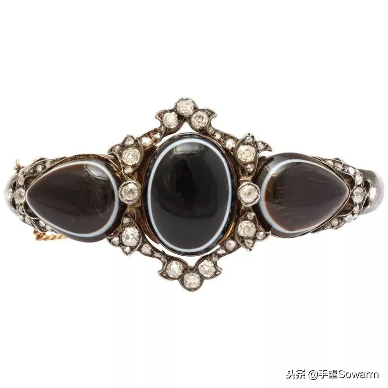 日不落帝国的君主，为爱让全国人民陪她守寡二十年