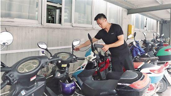 电动车一加速显示就掉两格电,电动车一加速就掉电是需要充电吗