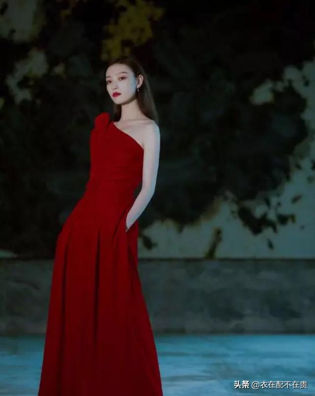 刘雯倪妮穿衣风格,今年很火的叠穿法