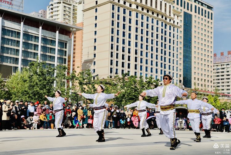 洛阳牡丹广场：*疆新**舞大联欢