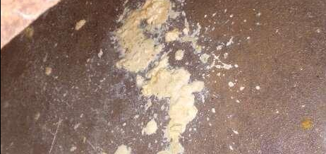 仔猪拉稀有稀粪便还有饲料,仔猪拉水泥颜色粪便怎么治疗