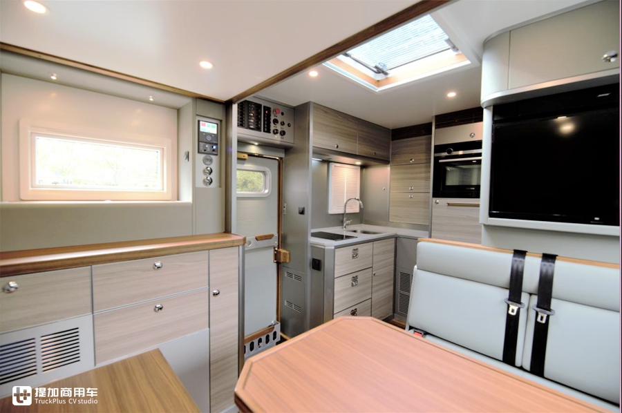 乌尼莫克和阿莫迪罗房车哪个大,阿莫迪罗乌尼莫克u5000房车