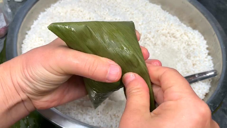 简单易学的粽子做法快学起来吧,手把手教你两种粽子做法