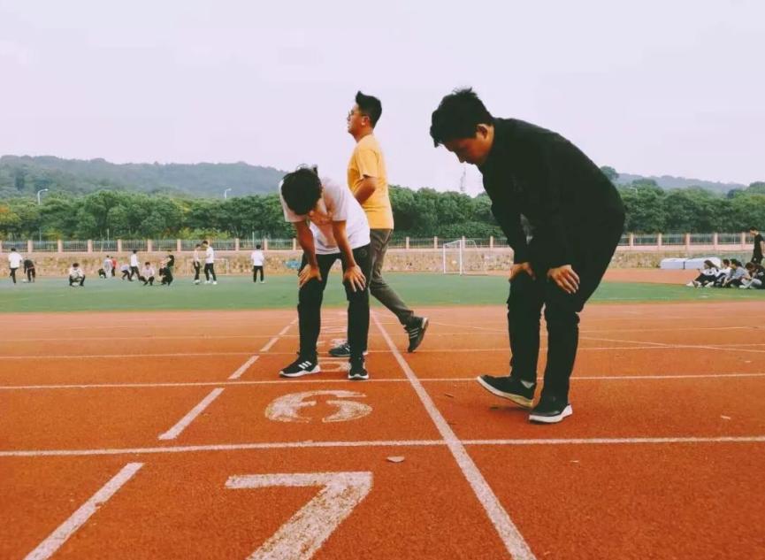 体育跑步训练方法800米,体测800米跑步技巧往返跑