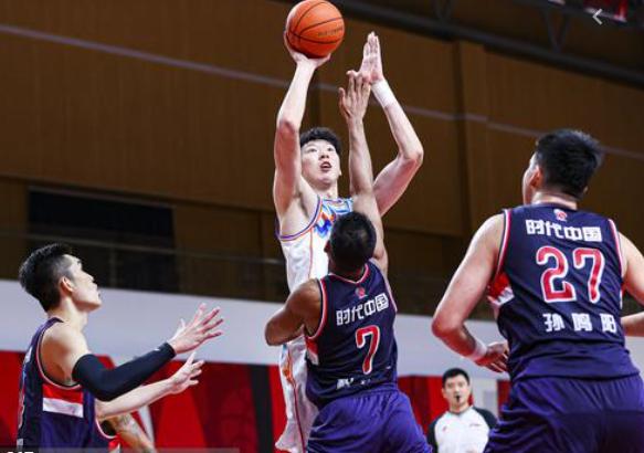 辽宁不惜受伤帮老叔!北控双塔禁赛,老马季后赛悬了,广州争气吧