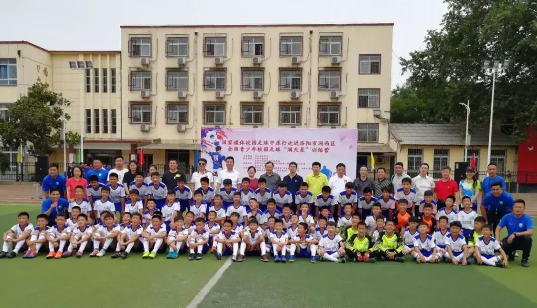 中国媒体团考察,探访全国足球特色学校