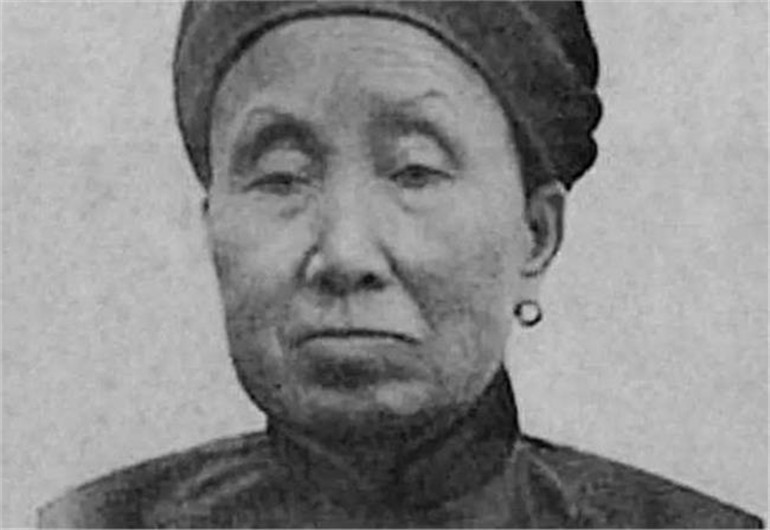 双枪老太婆结局如何？周总理希望刀下留人，毛主席嘱托善待其家属