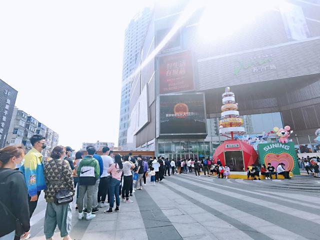 五一期间购物中心,五一消费实体回暖