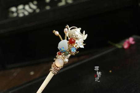 一簪二钗三步摇原话,钗簪步摇梳有什么区别