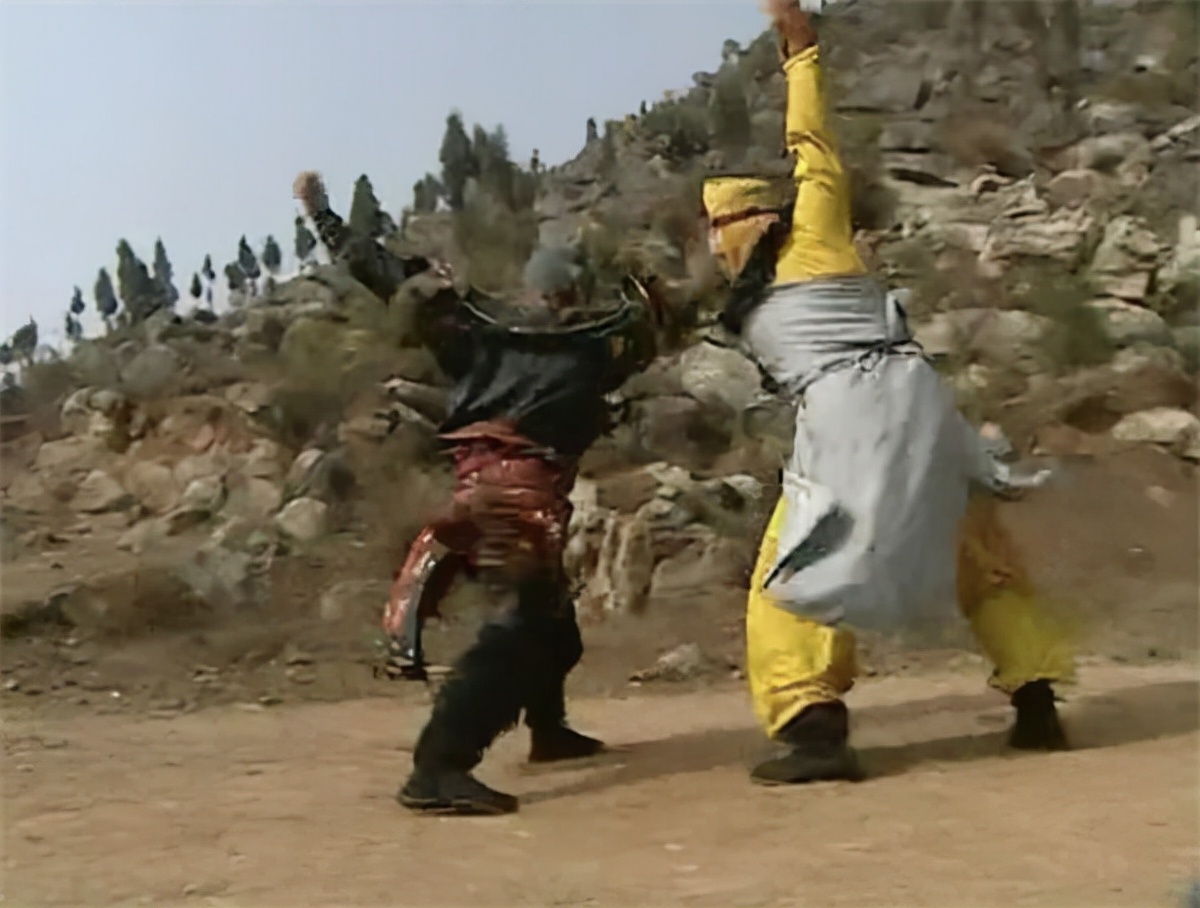 为钱反咬恩师,好友葬礼宣传新剧,六小龄童:完美诠释人如何变猴