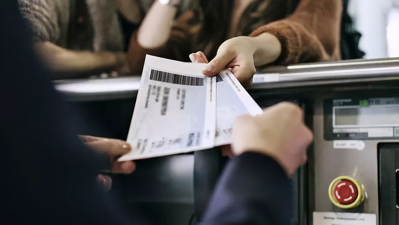 退改签机票扣多少,买中转机票退改签