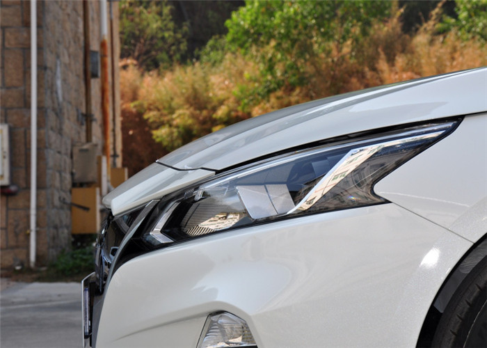 日产新天籁2.0L后排空间,日产新天籁后排