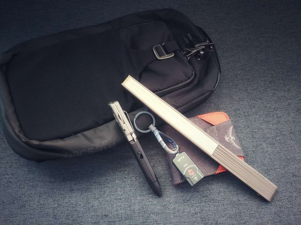 小包包里装些啥？实用好玩还不失bbb...g