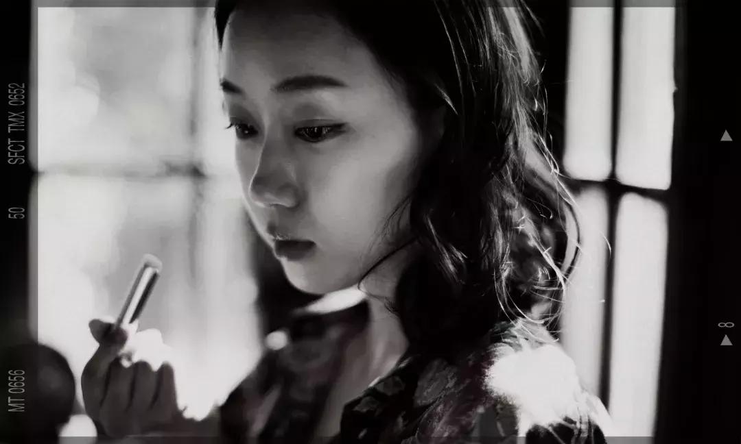 素颜需要很大的勇气,素颜不可怕就怕自己看不下去