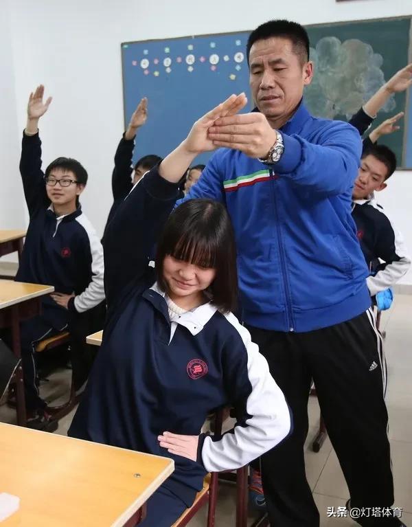 为什么对体育老师有偏见,不要对任何老师产生好感