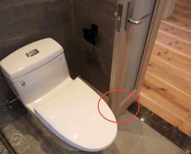 卫生间悬挂式马桶靠墙效果图,卫生间马桶上方怎么装修最合适