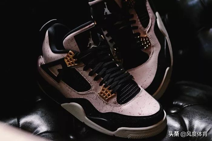 朱一龙惊艳神图氛围感,朱一龙之前春晚的全白色服装图文