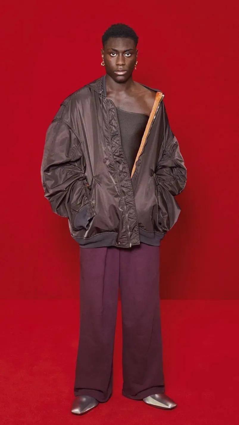 卡戴珊连体衣外穿高大上,卡戴珊巴黎世家蓝色连体衣