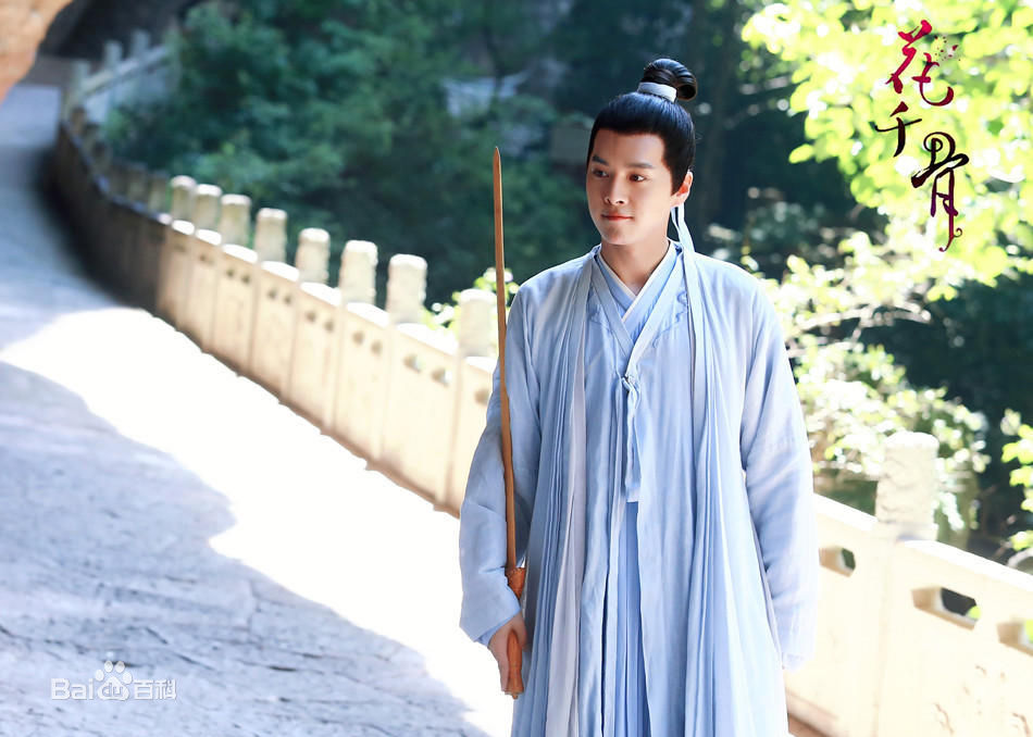 吴昕自己下楼买花视频,吴昕买花视频完整版