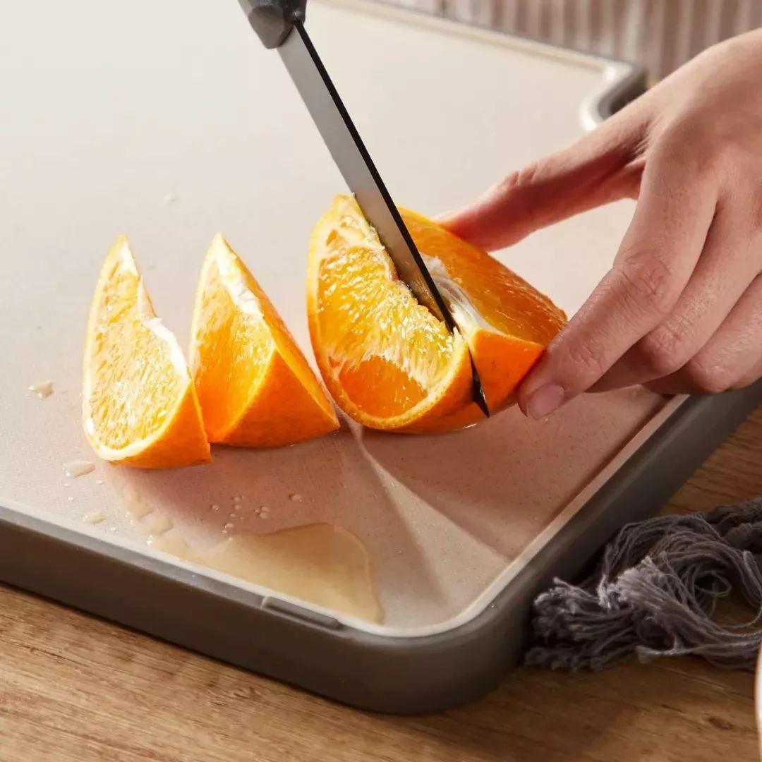 用了2000年的木菜板，被一块多功能菜板改变，不会发霉更抗菌