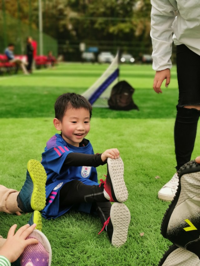 足球运动对少年儿童成长的好处,足球运动对幼儿身心发展的益处